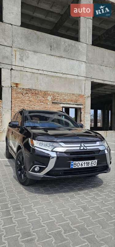Позашляховик / Кросовер Mitsubishi Outlander 2018 в Тернополі