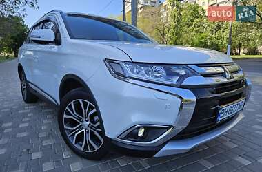 Позашляховик / Кросовер Mitsubishi Outlander 2017 в Одесі
