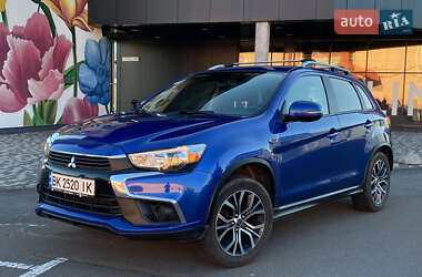 Позашляховик / Кросовер Mitsubishi Outlander 2016 в 
