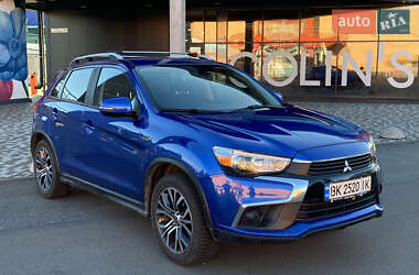 Позашляховик / Кросовер Mitsubishi Outlander 2016 в 