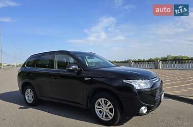 Внедорожник / Кроссовер Mitsubishi Outlander 2014 в Киеве