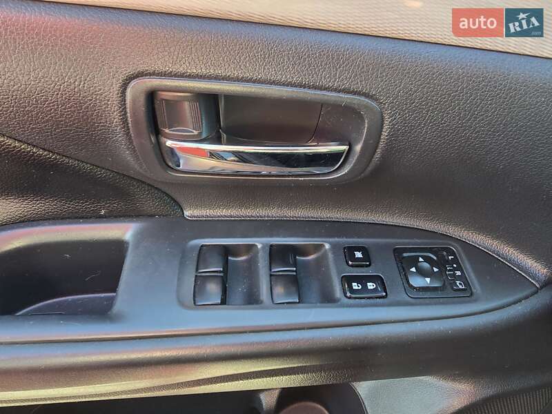 Позашляховик / Кросовер Mitsubishi Outlander 2014 в Києві фото 7 Позашляховик / Кросовер Mitsubishi Outlander 2014 в Києві