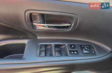 Внедорожник / Кроссовер Mitsubishi Outlander 2014 в 