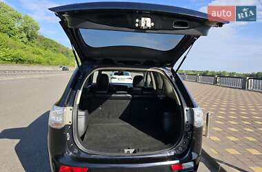 Внедорожник / Кроссовер Mitsubishi Outlander 2014 в 
