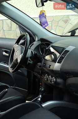 Позашляховик / Кросовер Mitsubishi Outlander 2010 в 