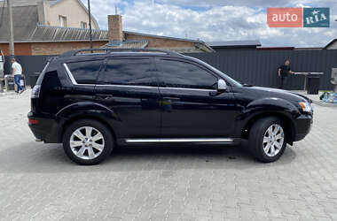 Внедорожник / Кроссовер Mitsubishi Outlander 2011 в 