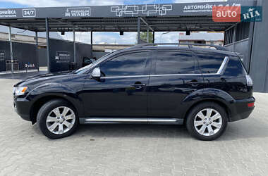 Внедорожник / Кроссовер Mitsubishi Outlander 2011 в 