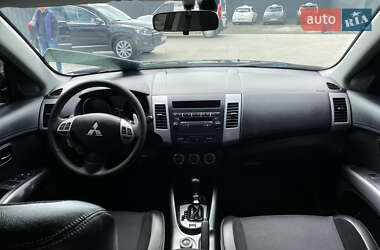 Внедорожник / Кроссовер Mitsubishi Outlander 2011 в 
