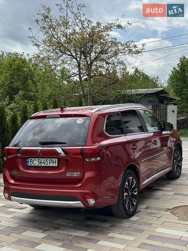 Внедорожник / Кроссовер Mitsubishi Outlander 2017 в Львове