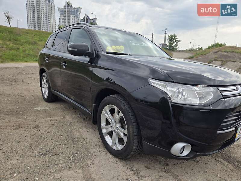 Внедорожник / Кроссовер Mitsubishi Outlander 2013 в Киеве