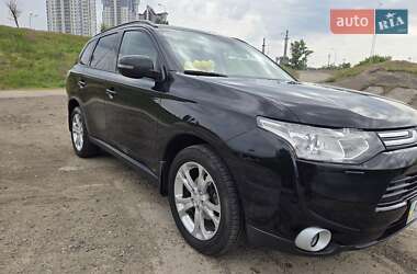 Внедорожник / Кроссовер Mitsubishi Outlander 2013 в 