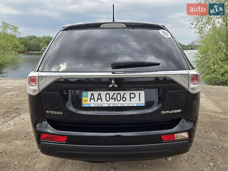 Внедорожник / Кроссовер Mitsubishi Outlander 2013 в Киеве