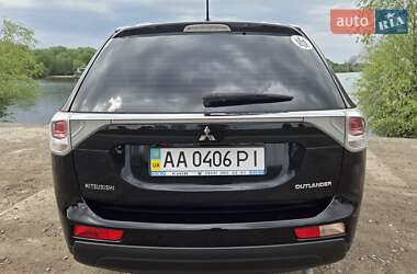 Внедорожник / Кроссовер Mitsubishi Outlander 2013 в 