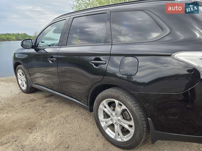 Внедорожник / Кроссовер Mitsubishi Outlander 2013 в Киеве