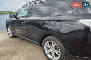 Внедорожник / Кроссовер Mitsubishi Outlander 2013 в 