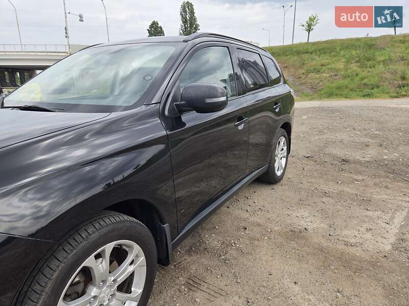 Внедорожник / Кроссовер Mitsubishi Outlander 2013 в Киеве