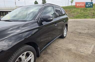 Внедорожник / Кроссовер Mitsubishi Outlander 2013 в 