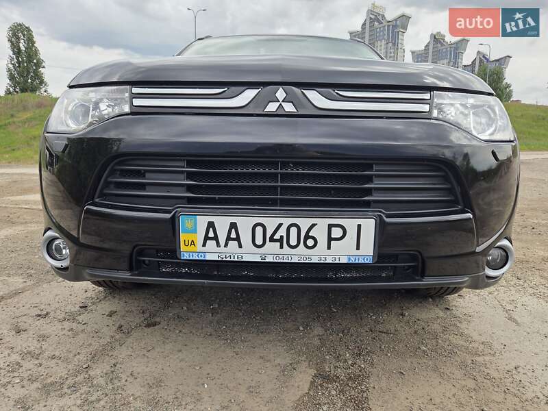 Внедорожник / Кроссовер Mitsubishi Outlander 2013 в Киеве