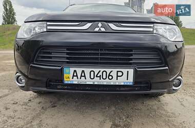 Внедорожник / Кроссовер Mitsubishi Outlander 2013 в 