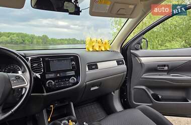 Внедорожник / Кроссовер Mitsubishi Outlander 2013 в 