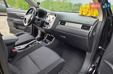 Внедорожник / Кроссовер Mitsubishi Outlander 2013 в 