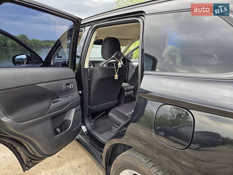 Внедорожник / Кроссовер Mitsubishi Outlander 2013 в Киеве