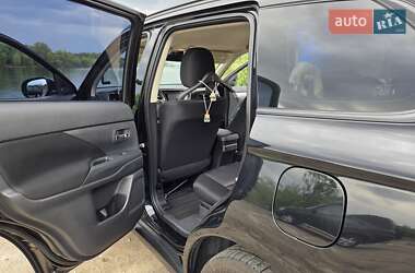 Внедорожник / Кроссовер Mitsubishi Outlander 2013 в 
