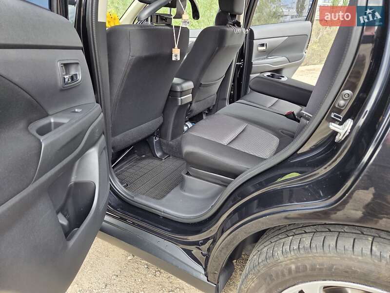 Внедорожник / Кроссовер Mitsubishi Outlander 2013 в Киеве