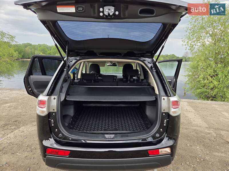 Внедорожник / Кроссовер Mitsubishi Outlander 2013 в Киеве