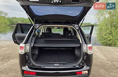 Внедорожник / Кроссовер Mitsubishi Outlander 2013 в 