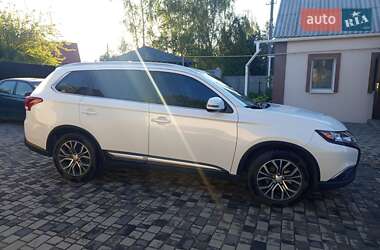 Внедорожник / Кроссовер Mitsubishi Outlander 2018 в 