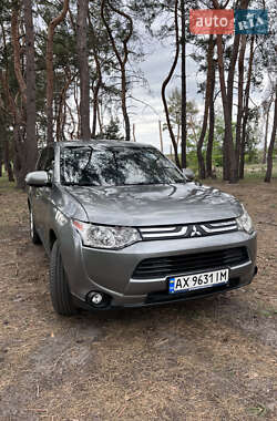 Внедорожник / Кроссовер Mitsubishi Outlander 2013 в Харькове