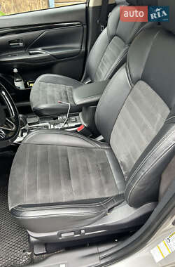 Внедорожник / Кроссовер Mitsubishi Outlander 2019 в 