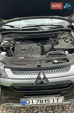Внедорожник / Кроссовер Mitsubishi Outlander 2019 в 