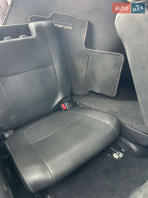 Позашляховик / Кросовер Mitsubishi Outlander 2019 в Южному