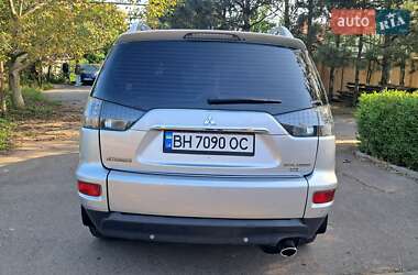 Внедорожник / Кроссовер Mitsubishi Outlander 2010 в 