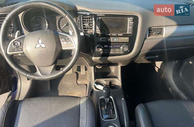 Внедорожник / Кроссовер Mitsubishi Outlander 2013 в 