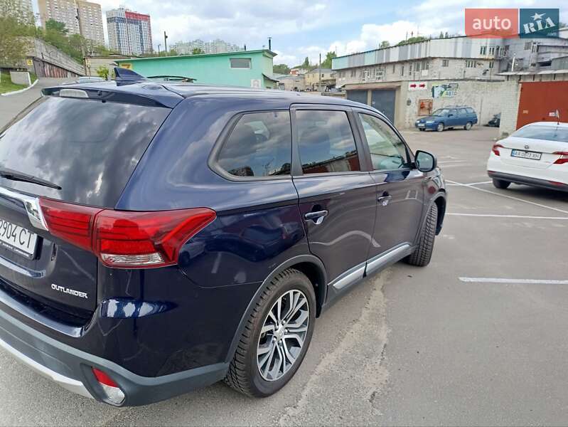 Внедорожник / Кроссовер Mitsubishi Outlander 2018 в Киеве