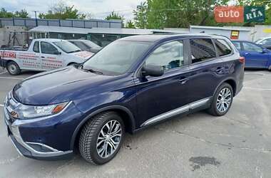 Внедорожник / Кроссовер Mitsubishi Outlander 2018 в Киеве