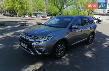 Позашляховик / Кросовер Mitsubishi Outlander 2020 в Дніпрі