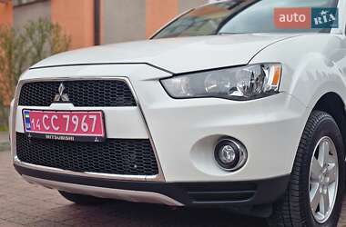 Внедорожник / Кроссовер Mitsubishi Outlander 2011 в 
