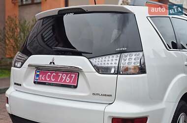 Внедорожник / Кроссовер Mitsubishi Outlander 2011 в 