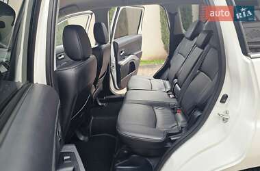 Внедорожник / Кроссовер Mitsubishi Outlander 2011 в 