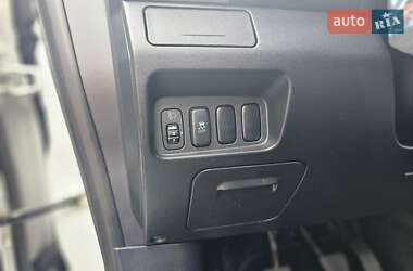 Внедорожник / Кроссовер Mitsubishi Outlander 2011 в 