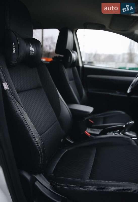 Внедорожник / Кроссовер Mitsubishi Outlander 2014 в Киеве