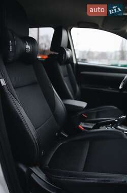 Внедорожник / Кроссовер Mitsubishi Outlander 2014 в 