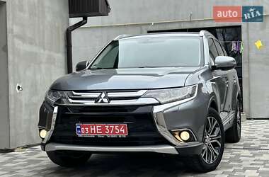 Позашляховик / Кросовер Mitsubishi Outlander 2016 в Рівному