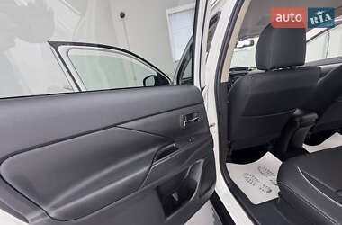 Внедорожник / Кроссовер Mitsubishi Outlander 2017 в 