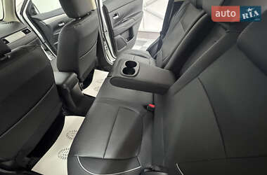 Внедорожник / Кроссовер Mitsubishi Outlander 2017 в 