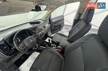 Внедорожник / Кроссовер Mitsubishi Outlander 2017 в 